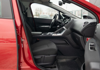 Подержанный автомобиль Peugeot 3008 2012 года (19 фото)