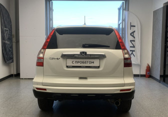 Подержанный автомобиль Honda CR-V 2011 года (5 фото)