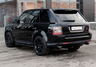 Подержанный автомобиль Land Rover Range Rover Sport 2009 года (7 фото)