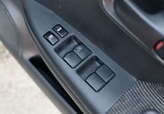 Подержанный автомобиль Nissan Note 2008 года (16 фото)