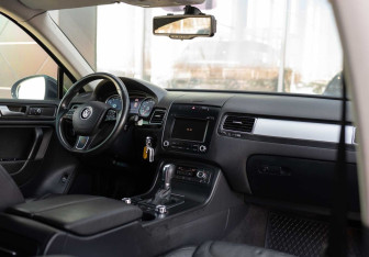 Подержанный автомобиль Volkswagen Touareg 2012 года (10 фото)