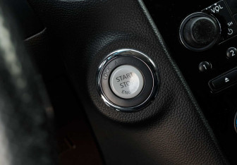 Подержанный автомобиль Infiniti FX 2010 года (15 фото)