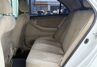 Подержанный автомобиль Toyota Corolla Sedan 2002 года (18 фото)