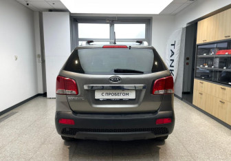 Подержанный автомобиль Kia Sorento 2012 года (5 фото)