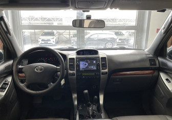 Подержанный автомобиль Toyota Land Cruiser Prado 2006 года (11 фото)