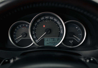 Подержанный автомобиль Toyota Auris Hatchback 2013 года (13 фото)