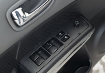 Подержанный автомобиль Nissan X-Trail 2008 года (16 фото)