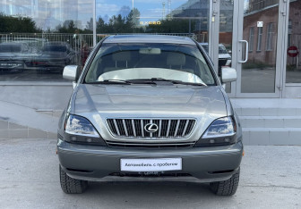 Подержанный автомобиль Lexus RX 2001 года (2 фото)