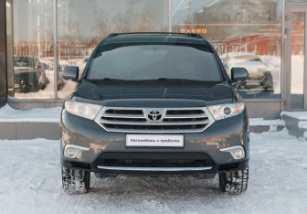 Подержанный автомобиль Toyota Highlander 2011 года (2 фото)