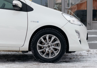 Подержанный автомобиль Toyota Aqua 2016 года (9 фото)