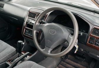 Подержанный автомобиль Toyota Carina Sedan 2001 года (11 фото)