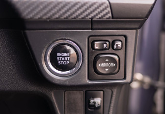 Подержанный автомобиль Toyota Corolla Wagon 2012 года (15 фото)