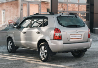 Подержанный автомобиль Hyundai Tucson 2007 года (7 фото)