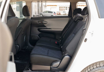 Подержанный автомобиль Toyota Wish Minivan 2012 года (18 фото)