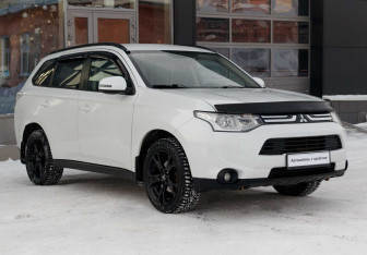 Подержанный автомобиль Mitsubishi Outlander 2013 года (3 фото)