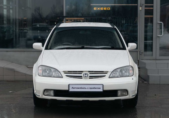 Подержанный автомобиль Honda Avancier Wagon 2000 года (2 фото)