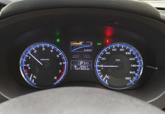 Подержанный автомобиль Subaru Levorg 2017 года (11 фото)