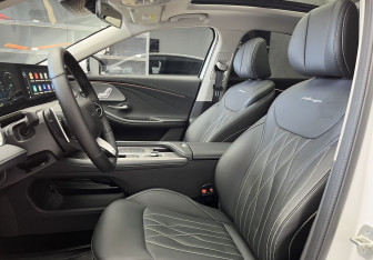 Подержанный автомобиль Chery Arrizo 8 2025 года (8 фото)