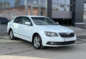 Подержанный автомобиль Skoda Superb Liftback 2014 года (8 фото)