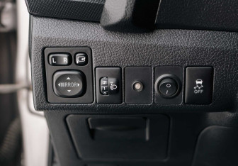 Подержанный автомобиль Toyota Auris Hatchback 2013 года (19 фото)