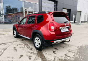 Подержанный автомобиль Renault Duster 2014 года (7 фото)