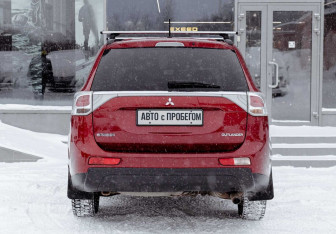 Подержанный автомобиль Mitsubishi Outlander 2013 года (6 фото)