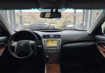Подержанный автомобиль Toyota Camry Sedan 2011 года (10 фото)