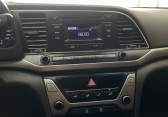 Подержанный автомобиль Hyundai Elantra Sedan 2018 года (14 фото)