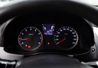 Подержанный автомобиль Hyundai Solaris Sedan 2011 года (12 фото)