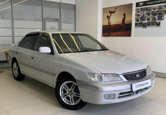 Подержанный автомобиль Toyota Corona Sedan 2001 года (3 фото)