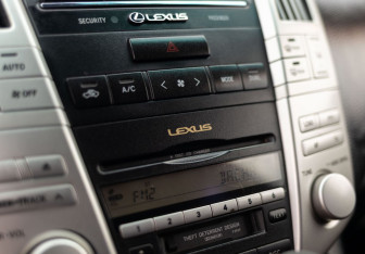 Подержанный автомобиль Lexus RX 2005 года (17 фото)