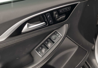 Подержанный автомобиль Infiniti QX30 2018 года (19 фото)