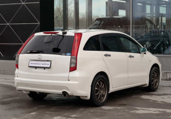 Подержанный автомобиль Honda Stream 2007 года (5 фото)