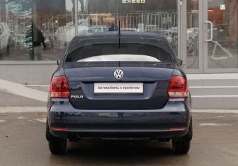Подержанный автомобиль Volkswagen Polo Sedan 2017 года (6 фото)