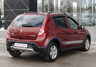 Подержанный автомобиль Renault Sandero 2011 года (5 фото)