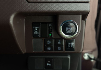 Подержанный автомобиль Toyota Tank 2019 года (19 фото)