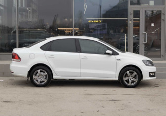 Подержанный автомобиль Volkswagen Polo Sedan 2016 года (4 фото)