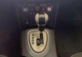 Подержанный автомобиль Nissan Qashqai 2008 года (11 фото)