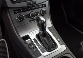 Подержанный автомобиль Volkswagen Passat Sedan 2012 года (16 фото)