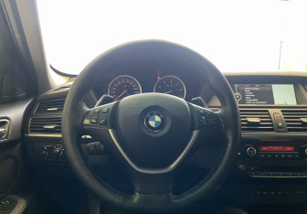 Подержанный автомобиль BMW X6 2013 года (12 фото)