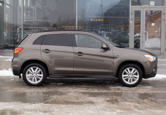 Подержанный автомобиль Mitsubishi ASX 2011 года (4 фото)
