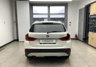 Подержанный автомобиль BMW X1 2012 года (5 фото)
