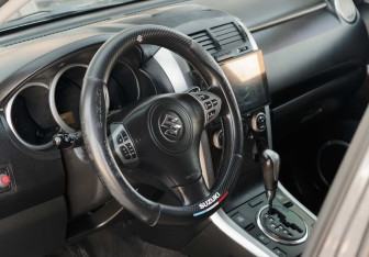 Подержанный автомобиль Suzuki Grand Vitara 2011 года (11 фото)