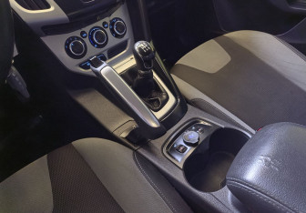 Подержанный автомобиль Ford Focus Sedan 2011 года (10 фото)