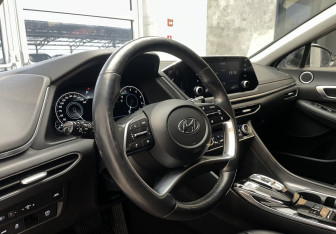 Подержанный автомобиль Hyundai Sonata 2021 года (8 фото)