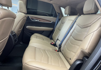 Подержанный автомобиль Cadillac XT5 2017 года (16 фото)