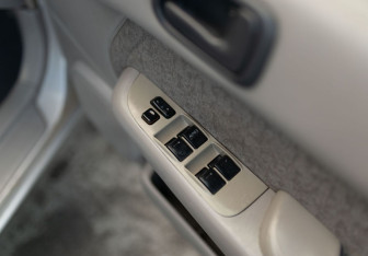 Подержанный автомобиль Toyota Corolla Sedan 1998 года (15 фото)