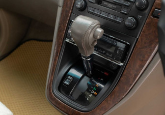 Подержанный автомобиль Toyota Harrier 2000 года (14 фото)