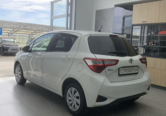 Подержанный автомобиль Toyota Vitz 2018 года (6 фото)