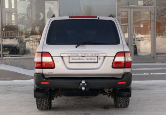 Подержанный автомобиль Toyota Land Cruiser Suv 2002 года (6 фото)